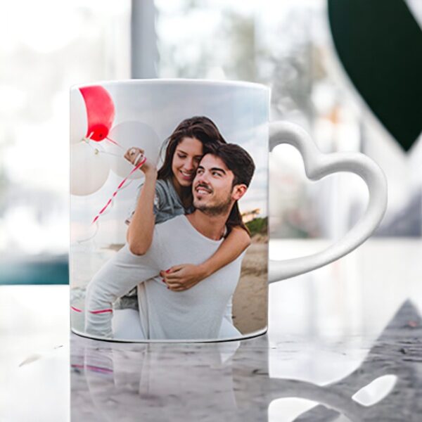 Taza con asa de corazón personalizada