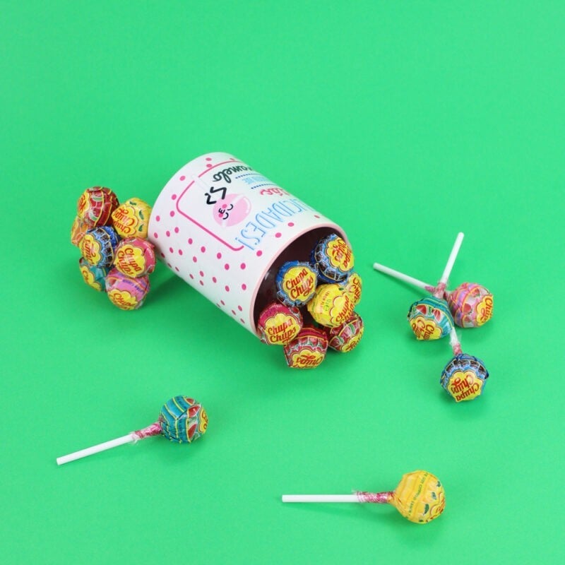 Taza personalizada con nombre Felicidades llena... - Imagen 3